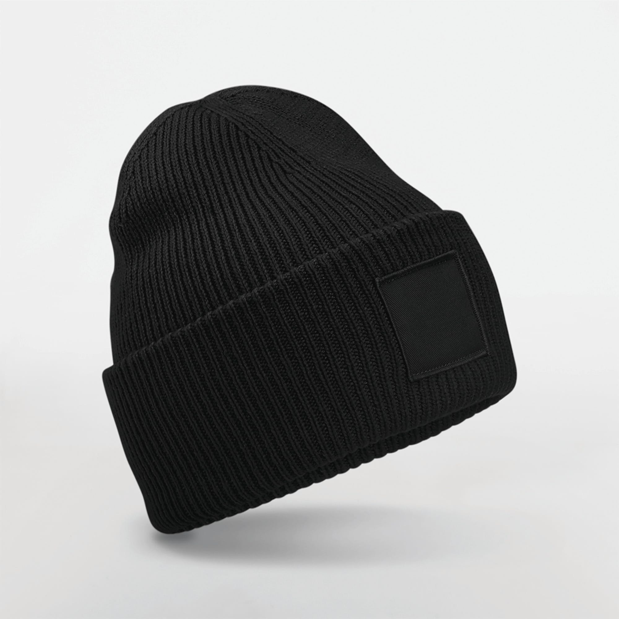 Gorro con dobladillo ancho y parche a tono