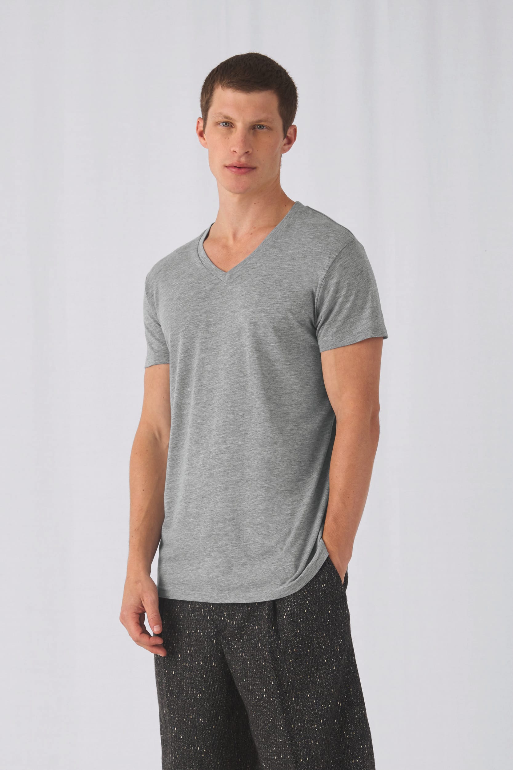 Camiseta Triblend cuello de pico hombre